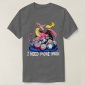 Ik heb meer Yarn Funny Dragon nodig die het kantel T-shirt (Design voorkant)