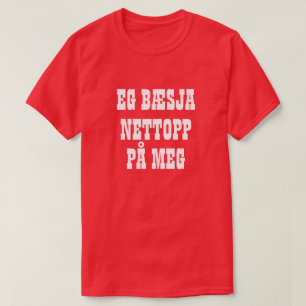 Ik heb mezelf net in het Noors rood gepoept T-shirt
