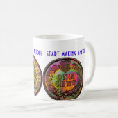 "Ik heb mijn cafeïne nodig..." Mok (Voorkant rechts)