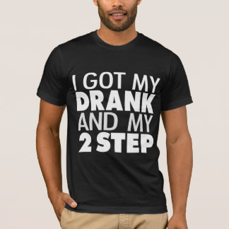 Ik heb mijn drink en mijn 2 stap grafische t-shirt