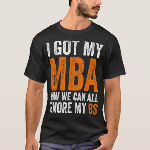 Ik heb mijn MBA nu kunnen we allemaal negeren mijn T-shirt
