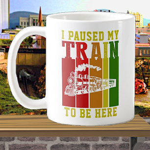 Ik heb mijn trein gepauzeerd om hier te zijn. koffiemok