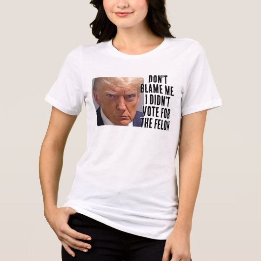 Ik heb niet op de misdadiger Trump gestemd Tri-Blend Shirt (Voorkant)