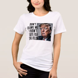 Ik heb niet op de misdadiger Trump gestemd Tri-Blend Shirt