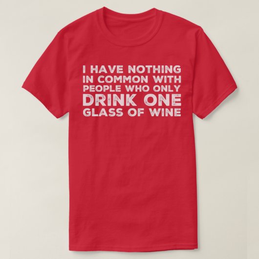 Ik heb niets gemeen met mensen die alleen drinken t-shirt (Design voorkant)