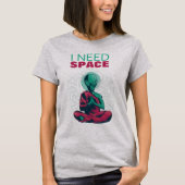 Ik heb ruimte nodig Funny Alien Mediteren Meditati T-shirt (Voorkant)