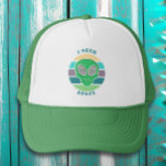 Ik heb ruimte nodig | Grappige  buitenaardse woord Trucker Pet<br><div class="desc">Retro kleurt blauw,  groen en paarse met een  zonsondergang en buitenaards gezicht. Grappig extra aardse woordspeling,  "Ik heb ruimte nodig."</div>