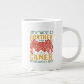 Ik heb twee titels, broer en gamer, grappige gamer grote koffiekop (Rechts)