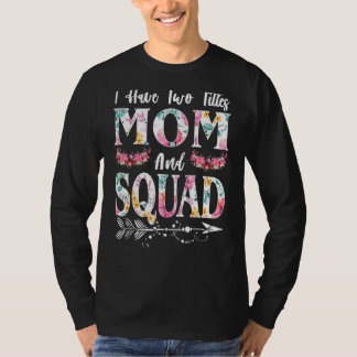 Ik heb twee titels, mama en Squad, en ik gooi ze w T-shirt