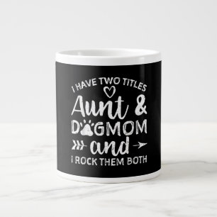 Ik heb twee titels tante en hond mam voor tante. grote koffiekop