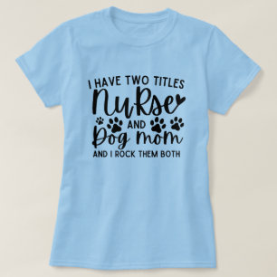 Ik heb twee titels verpleegster en hond mam t-shirt
