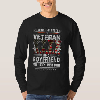Ik heb twee titels Veteraan en Trots Boyfriend Mil T-shirt