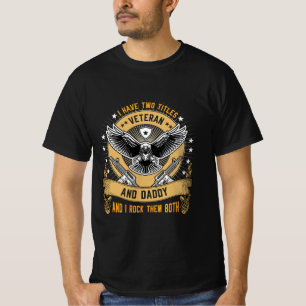 Ik heb twee titels Veteran en papa en ik rock T-shirt