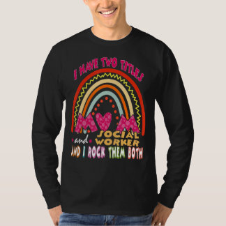 Ik heb twee titels voor moeder en sociaal werker. t-shirt