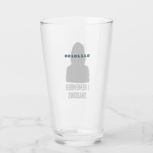 Ik herinner me Shadows - Glitched Hooded Figure De Glas (Achterkant)