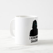 Ik herinner me Shadows - Glitched Hooded Figure De Koffiemok (Voorkant links)