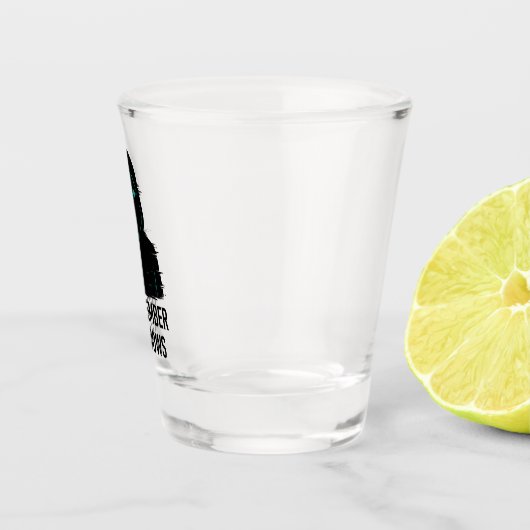 Ik herinner me Shadows - Glitched Hooded Figure De Shot Glas (Rechts)