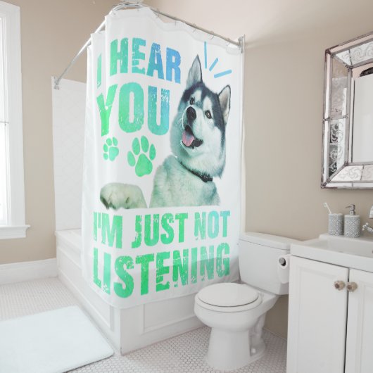ik hoor dat je niet luistert naar siberian husky . douchegordijn (In situ)