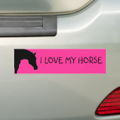 "IK HOOR VAN MIJN HORSE" roze bumper sticker (Op auto)