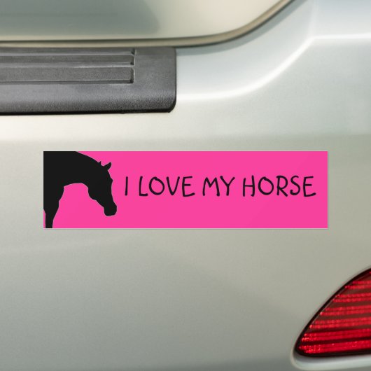 "IK HOOR VAN MIJN HORSE" roze bumper sticker (Op auto)