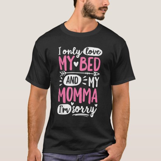 Ik hou alleen van mijn bed en mijn mama, het spijt t-shirt (Voorkant)