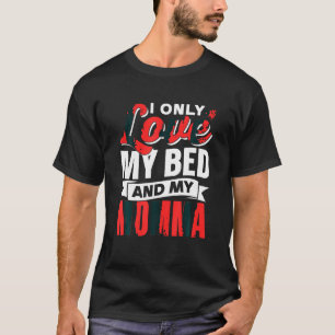 Ik hou alleen van mijn bed en mijn moeder kinderen t-shirt