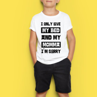 Ik hou alleen van m'n bed en m'n mama. t-shirt
