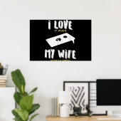 Ik hou ervan als mijn vrouw me laat Cornhole spele Poster (Thuiskantoor)