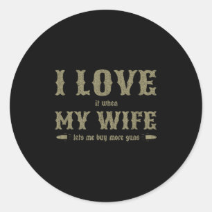 Ik hou ervan als mijn vrouw me meer Pistolen laat Ronde Sticker