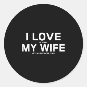 Ik hou ervan als mijn vrouw me meer Pistolen laat Ronde Sticker
