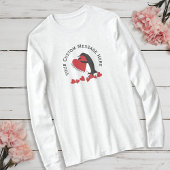 Ik hou meer van je! Schattigee pinguïn en het rode T-shirt