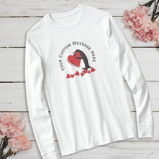 Ik hou meer van je! Schattigee pinguïn en het rode T-shirt