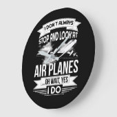 Ik hou niet altijd op en kijk naar vliegtuigen. grote klok (Hoek)