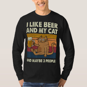 Ik hou van bier en mijn kat en misschien 3 mensen  t-shirt