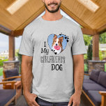 Ik hou van de aangepaste foto van mijn Vriendin vo T-shirt<br><div class="desc">Wie hou je echt van? Je vriendin of haar hond. Geef het perfecte cadeau aan je vriendje deze Valentijnsdag met dit grappige shirt van het hondenliefje! Een moet hebben voor elk hondenliefhebber, hondenmam en hondenvader. Een leuke draai op mijn Vriendin, dit shirt citeert: "Ik hou van mijn Vriendin hond" ......</div>