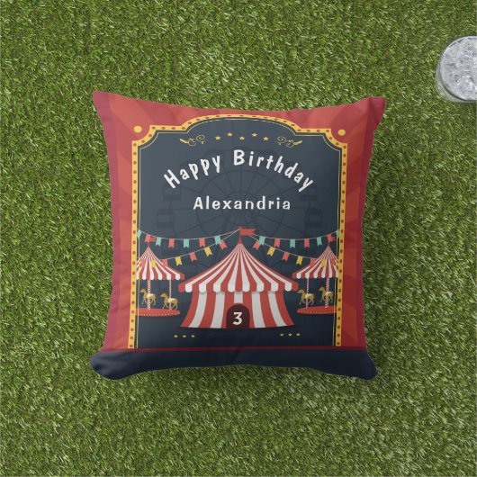 Ik hou van de Circus Child Birthday personaliseren Buitenkussen (Gras)