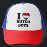 Ik hou van Dutch Boys Trucker Pet<br><div class="desc">Ik hou van Nederlandse jongens. Ik hart Nederlandse jongens. Met zwarte karakters en het hart is met de Nederlandse vlag.</div>