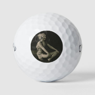 Ik hou van een arme meid meisje zitten cross benen golfballen