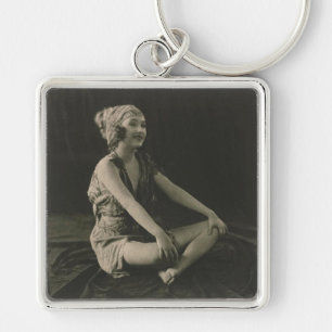 Ik hou van een arme meid meisje zitten cross benen sleutelhanger