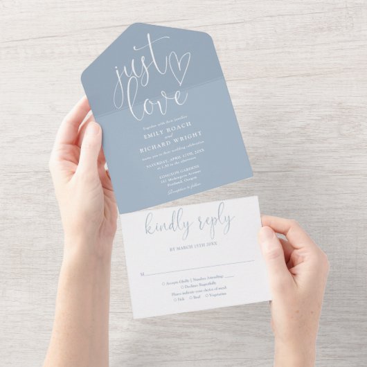 Ik hou van een elegant script Dusty Blue Wedding All In One Uitnodiging (Afscheurbaar)