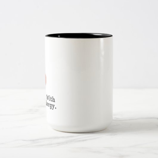 Ik hou van iemand met een maïsallergie tweekleurige koffiemok (Center)