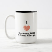 Ik hou van iemand met een maïsallergie tweekleurige koffiemok (Links)