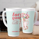 Ik hou van je een Latte Cute Retro Sweet Tredes. Latte Mok<br><div class="desc">Persoonlijke latte mok met de letters "hou van je een latte". Het ontwerp van de stutten met retro polka en de afbeelding van een latte mok vol aardbeien en room,  macaronen,  donuts en zoete behandelingen.</div>