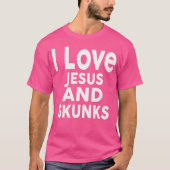 Ik hou van Jezus en stinkt grappige stinkdier T-shirt (Voorkant)