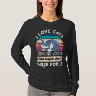 Ik hou van katten die wodka en drie mensen Drink T-shirt
