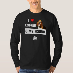 Ik hou van koffie en van mijn Basset Hound Dog mam T-shirt