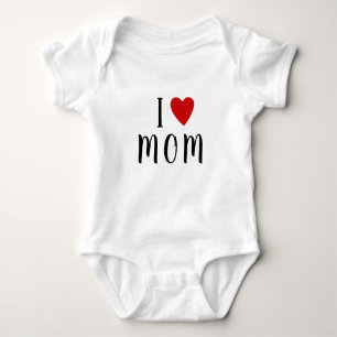 Ik hou van M O M    Hart aangepaste tekst MOM Baby Romper