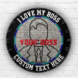 Ik hou van mijn baas in dartboard voor plezier in  dartbord<br><div class="desc">Het Dartboard Fun Game "I Love My Boss" (Ik hou van mijn baas) is een speelse en entertainmentaire manier om stress en spanning op de werkplek te verlichten. Dit dartboard is ontworpen om een humoristische en lichtvaardige manier te zijn om alle frustraties of uitdagingen uit te drukken die zich in...</div>