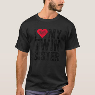 Ik hou van mijn dubbele zuster Red Heart Funny Dis T-shirt