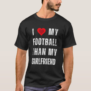 Ik hou van mijn football dan mijn vriendin t-shirt